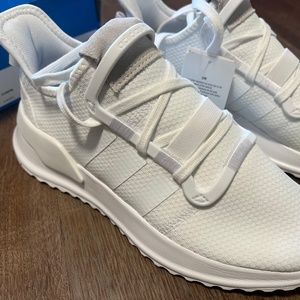 BNIB Adidas U Path Run J